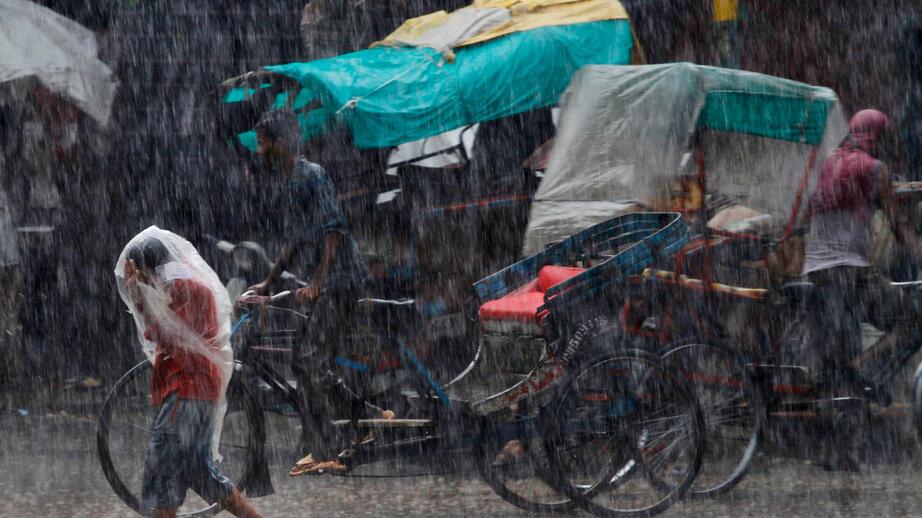 MONSUNREGN INDIEN. Foto: AP Photo/Rajesh Kumar Singh
