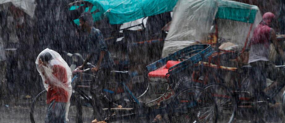 MONSUNREGN INDIEN. Foto: AP Photo/Rajesh Kumar Singh