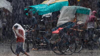 MONSUNREGN INDIEN. Foto: AP Photo/Rajesh Kumar Singh
