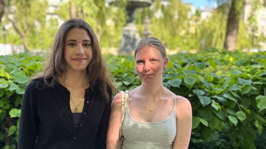 18-åriga Mayelys Redondo och Luna Lövnes Lilja.