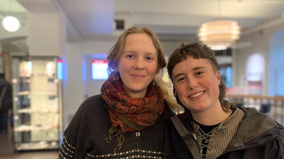 Linnea (höger) och Saga (vänster).