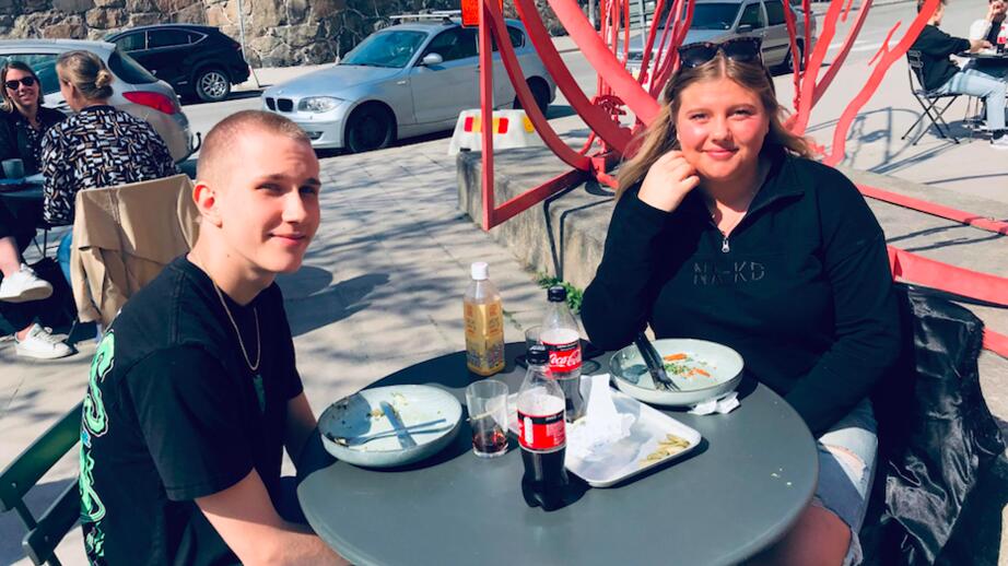 Foto: Anders, 17 år och Kajsa, 20 år hittade varandra tack vare att Kajsa tog initiativet. 