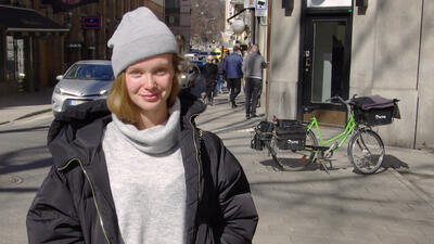 Matilda utanför J&N. Foto: Klara Djupsjö