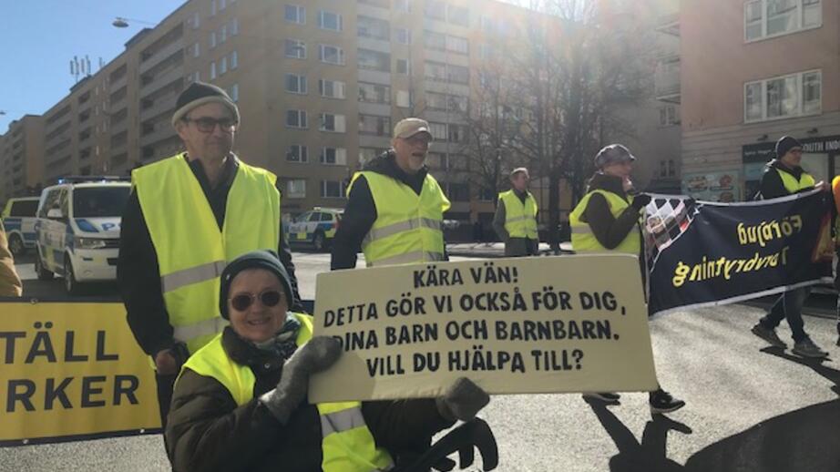 Aktivistgruppen Återställ Våtmarker demonstrerar på Hornsgatan och Liljeholmsbron på Södermalm i Stockholm.